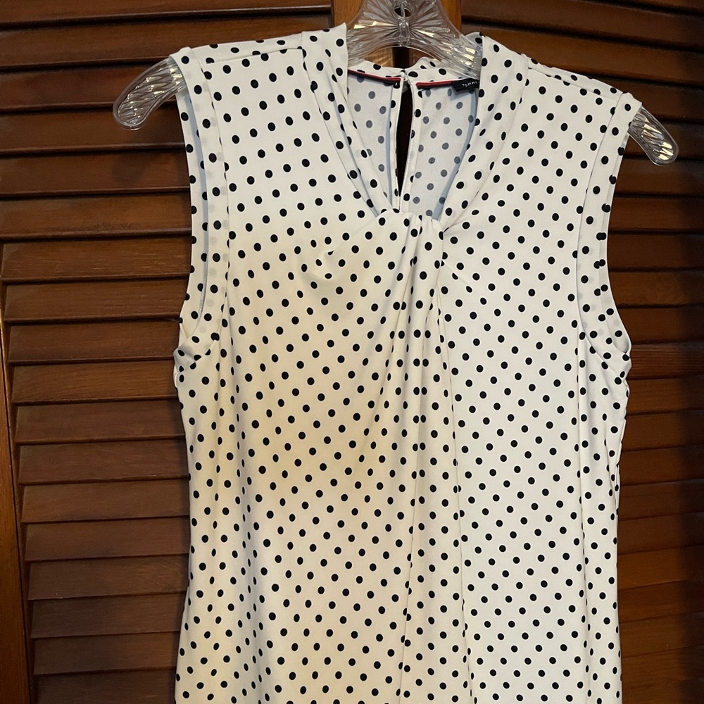 Sleeveless Woman’s Blouse